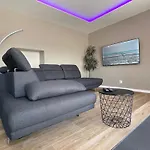 Living * Виана-ду-Каштелу